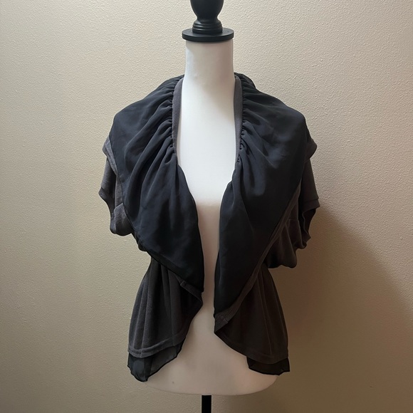 Ya Los Angeles Tops - ⭐️Ya Los Angeles, Gray shoulder wrap ruffle top⭐️